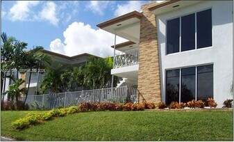 7422 NE 6th Ct in Miami, FL - Building Photo