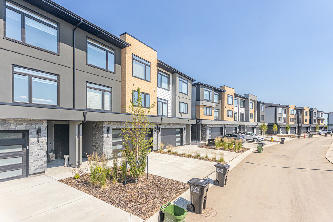 Ekos Point Townhomes in Edmonton, AB - Building Photo