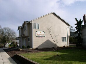 Magnolia Court in Portland, OR - Building Photo - Building Photo