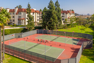 The Courtyards in San Diego, CA - Foto de edificio - Building Photo