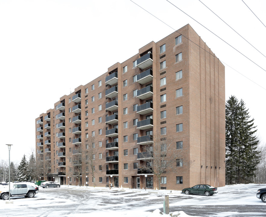 Parkside Tower in Waterloo, ON - Building Photo