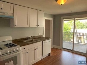 214 William St, Unit 2 in Harrison, NJ - Foto de edificio - Building Photo