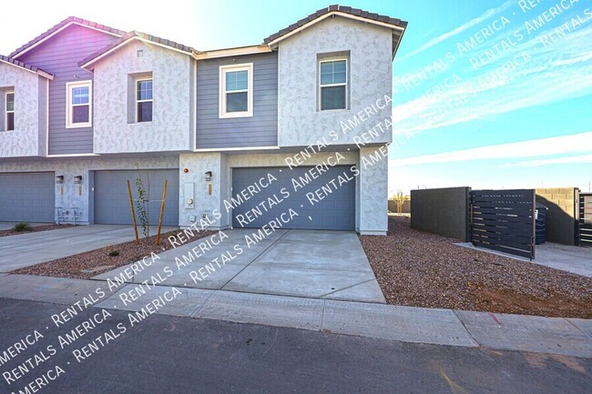 8149 E Petunia Ave in Mesa, AZ - Building Photo - Building Photo