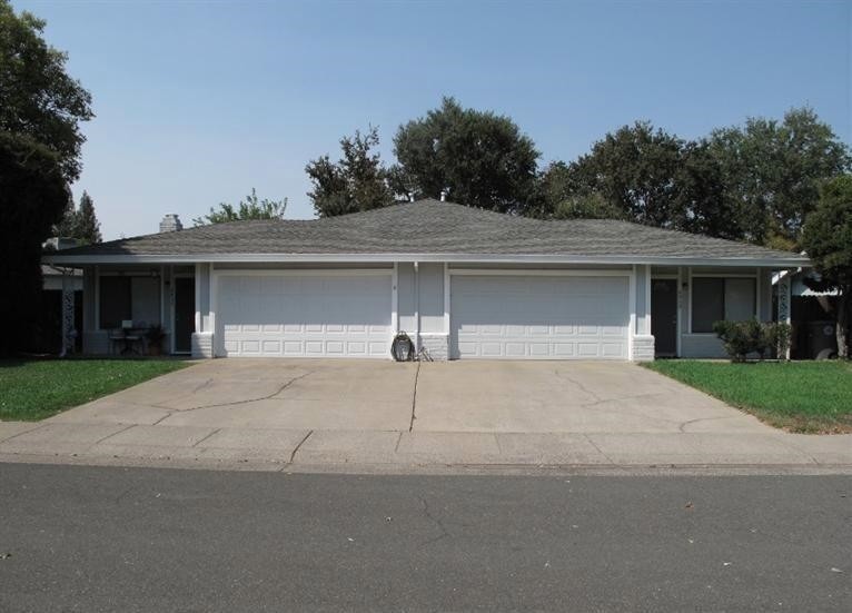 8937 El Oro Plaza Dr in Elk Grove, CA - Building Photo