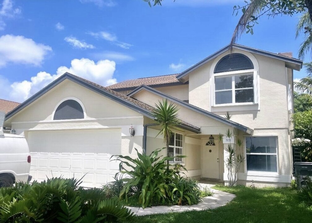 3838 Circle Lake Dr in West Palm Beach, FL - Foto de edificio