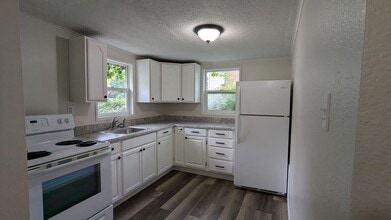 2335 Vine Ave in Muskegon, MI - Building Photo - Building Photo