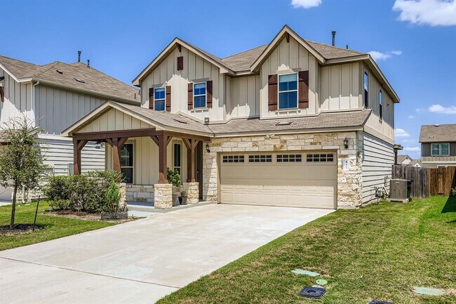 497 Purple Heart Dr in Mustang Ridge, TX - Building Photo - Building Photo