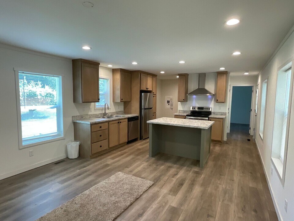 834 Tipsoo Loop S, Unit 834 Tipsoo Loop S in Rainier, WA - Building Photo