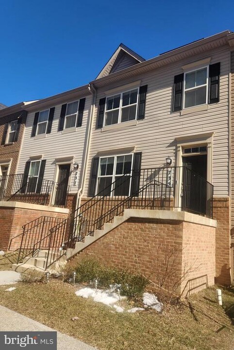 735 Weald Way in Clarksburg, MD - Building Photo