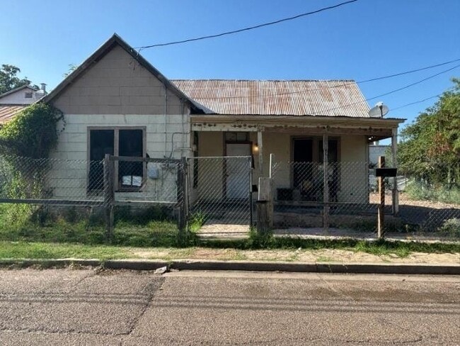 property at 1610 Lincoln St