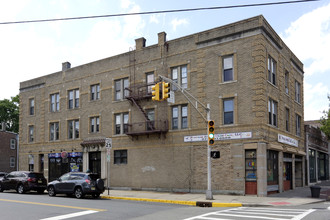 100 Bloomfield Ave in Montclair, NJ - Foto de edificio - Building Photo