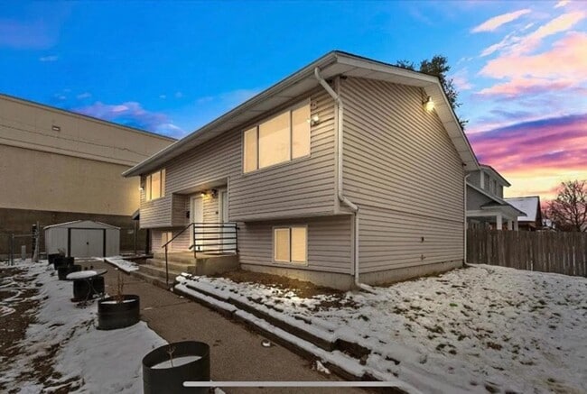property at 1605 W York Ave