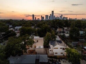 2206 Holly St in Austin, TX - Building Photo - Building Photo