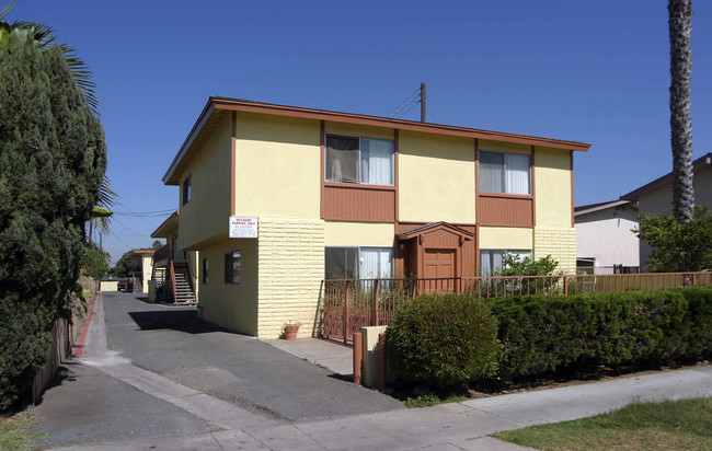 724 W 18th St in Costa Mesa, CA - Foto de edificio - Building Photo