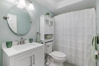 504 Springbrook Cir in Portsmouth, NH - Building Photo - Building Photo