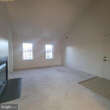 6903 Sandra Marie Cir in Alexandria, VA - Building Photo - Building Photo