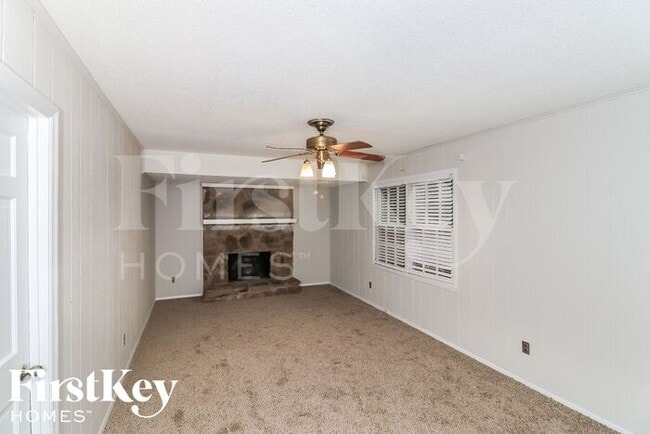 1570 Sprayberry Dr in Marietta, GA - Foto de edificio - Building Photo