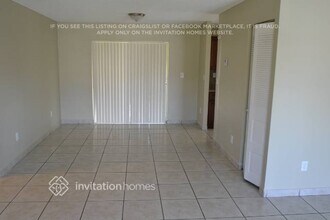 13330 SW 43rd St in Miami, FL - Foto de edificio - Building Photo