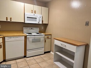 1605 Huntingdon Mews in Clementon, NJ - Building Photo - Building Photo