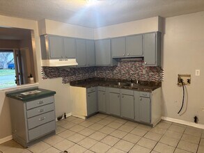 5402 Riata Dr in Louisville, KY - Building Photo - Building Photo