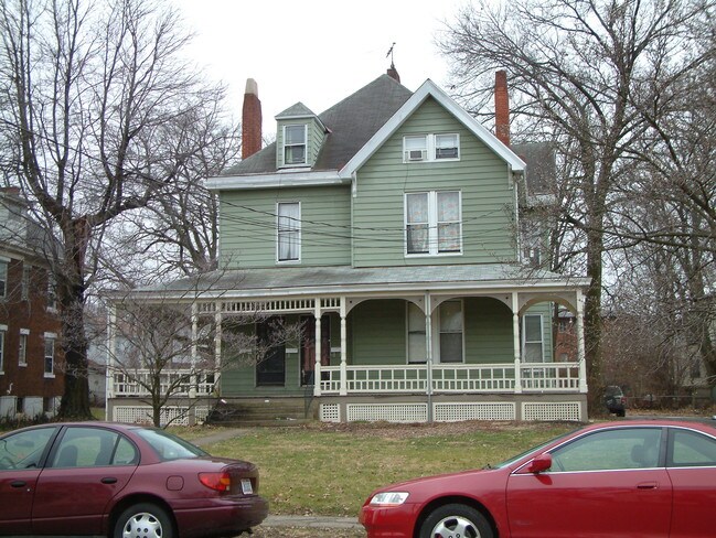 1939 Cleneay Ave in Norwood, OH - Foto de edificio - Building Photo