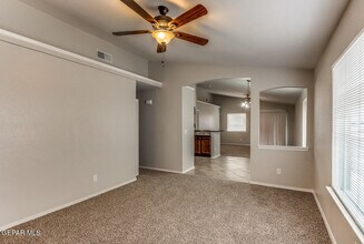 814 Desert Silver Dr in Horizon City, TX - Building Photo - Building Photo