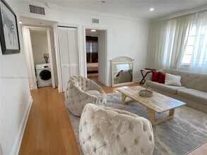 1960 Biarritz Dr in Miami, FL - Building Photo - Building Photo