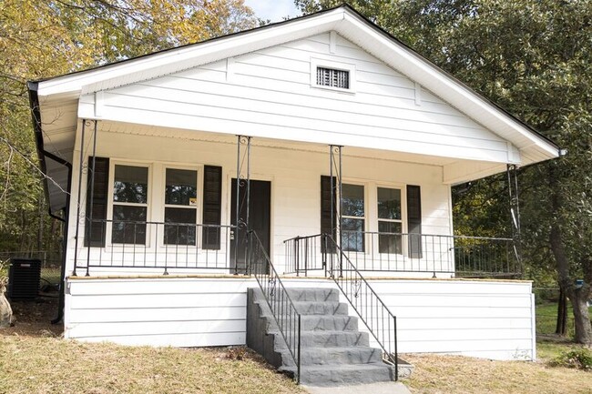 207 Ivy St in Rossville, GA - Foto de edificio - Building Photo