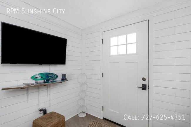 1500 Clearwater Largo Rd in Largo, FL - Building Photo - Building Photo