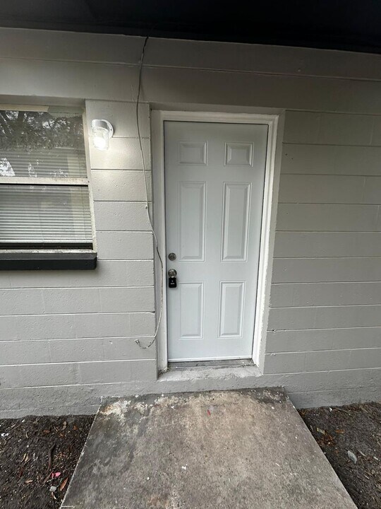 10011 N 14th St in Tampa, FL - Building Photo