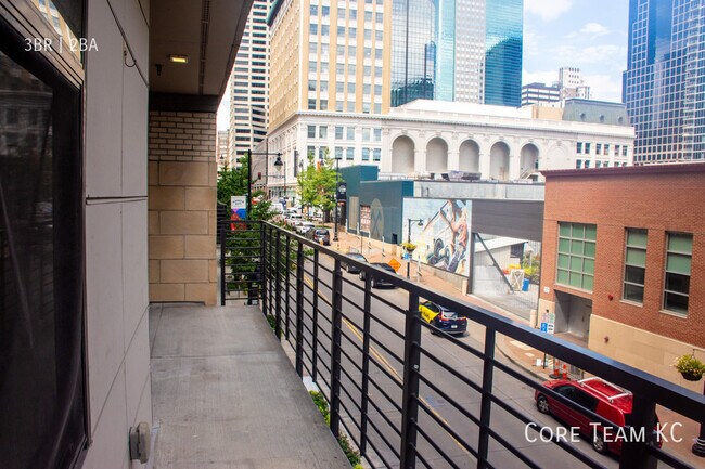 1300 Baltimore Ave in Kansas City, MO - Building Photo - Building Photo