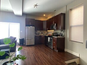 1312 N Claremont Ave, Unit 3 in Chicago, IL - Building Photo - Building Photo