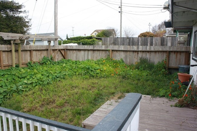 3875 Spring St in Eureka, CA - Foto de edificio - Building Photo