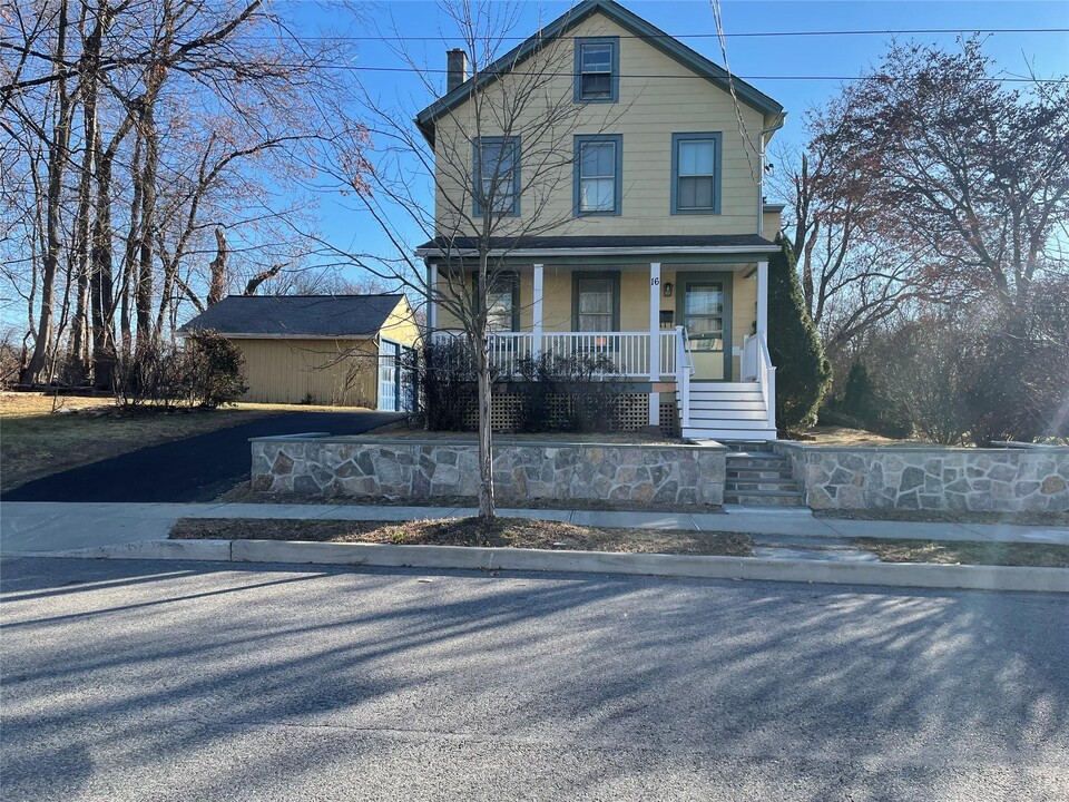 16 N Remsen Ave in Wappingers Falls, NY - Building Photo