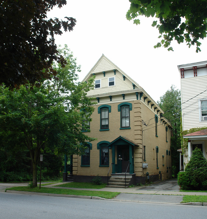 118 Church St in Saratoga Springs, NY - Foto de edificio