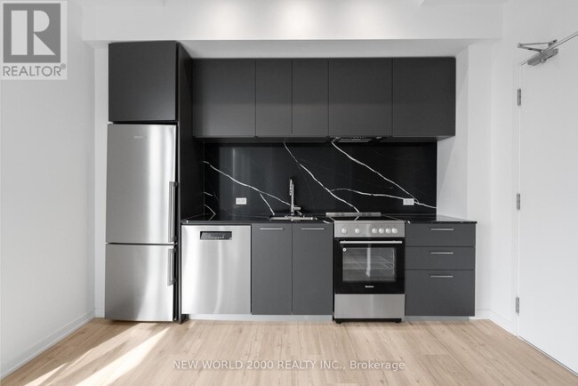 101-3101 Roehampton Ave