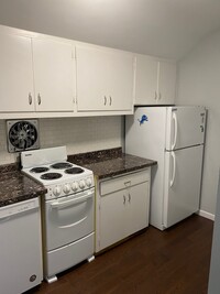 1026 W 11 Mile Rd, Unit Apartment 1 in Royal Oak, MI - Building Photo - Building Photo