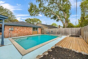 9806 Sagebark Dr in Houston, TX - Building Photo