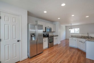 16657 E Phillips Ln in Englewood, CO - Building Photo - Building Photo