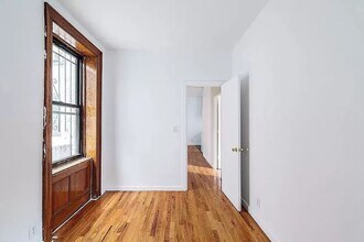 2 Bank St in New York, NY - Building Photo - Building Photo