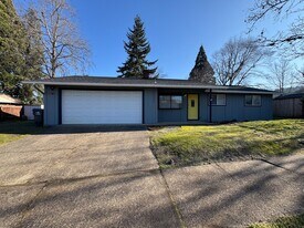 2155 4 Oaks Grange Rd in Eugene, OR - Building Photo