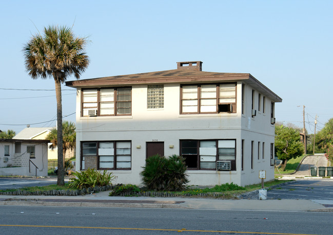 2030 S Atlantic Ave in Daytona Beach, FL - Foto de edificio - Building Photo