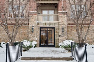 1781 Tudor Ln, Unit 308 in Northbrook, IL - Building Photo