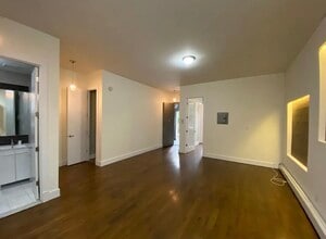 88 Harman St, Unit 2 in Brooklyn, NY - Building Photo - Building Photo