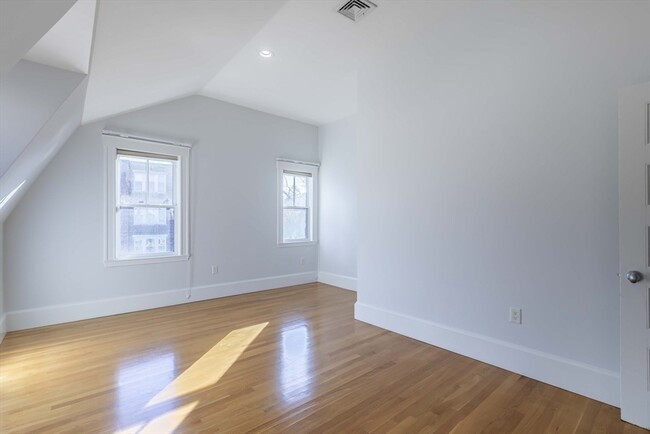 24 Langdon St, Unit 2 in Cambridge, MA - Building Photo - Building Photo