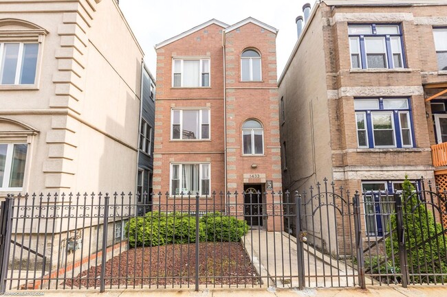property at 1433 W Walton St