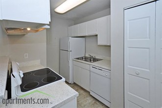 River Place Apartments in Tampa, FL - Building Photo - Interior Photo