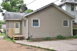 320 30th St Dr SE in Cedar Rapids, IA - Building Photo - Building Photo