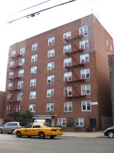 75-06 Woodside Ave in Flushing, NY - Building Photo - Building Photo