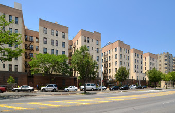 Roosevelt Gardens in Bronx, NY - Foto de edificio - Building Photo